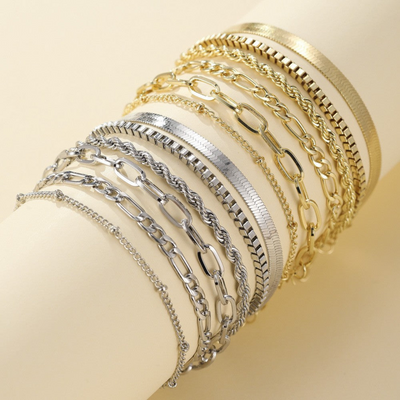 Ensemble de bracelets dorés