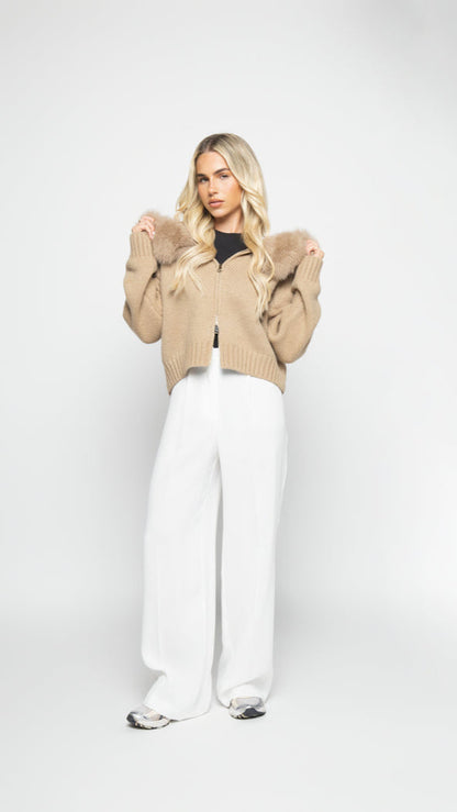 Romaine | Gilet en maille avec capuche en fausse fourrure