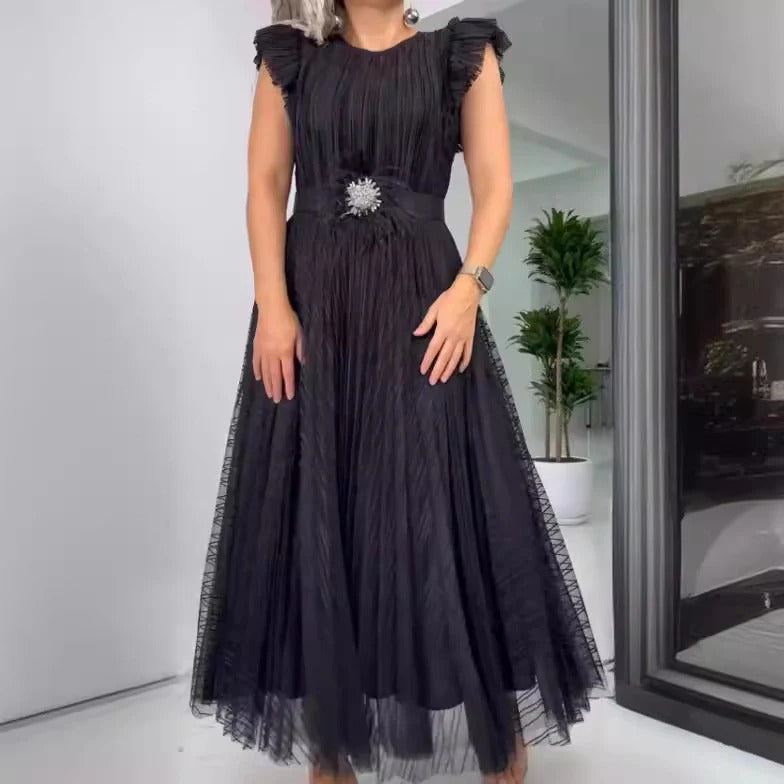 Milène | Robe midi plissée à broche en cristal