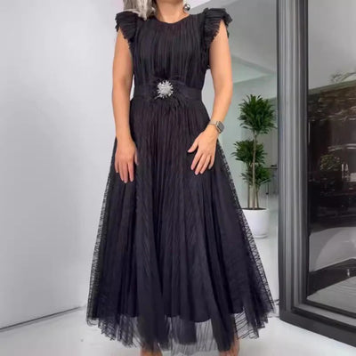 Milène | Robe midi plissée à broche en cristal