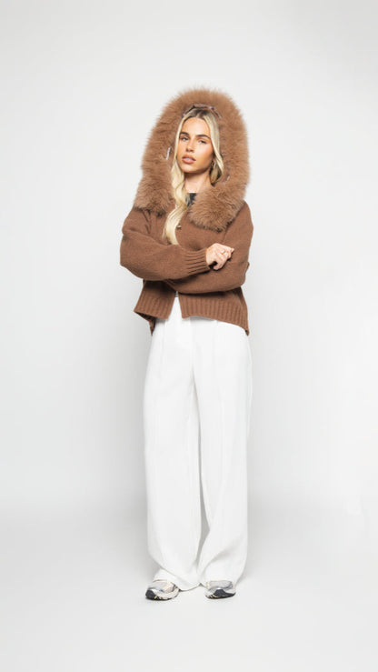 Romaine | Gilet en maille avec capuche en fausse fourrure