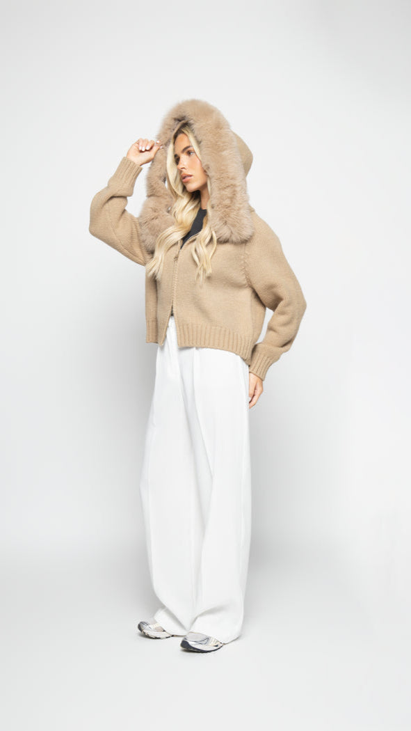 Romaine | Gilet en maille avec capuche en fausse fourrure