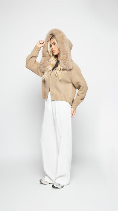 Romaine | Gilet en maille avec capuche en fausse fourrure