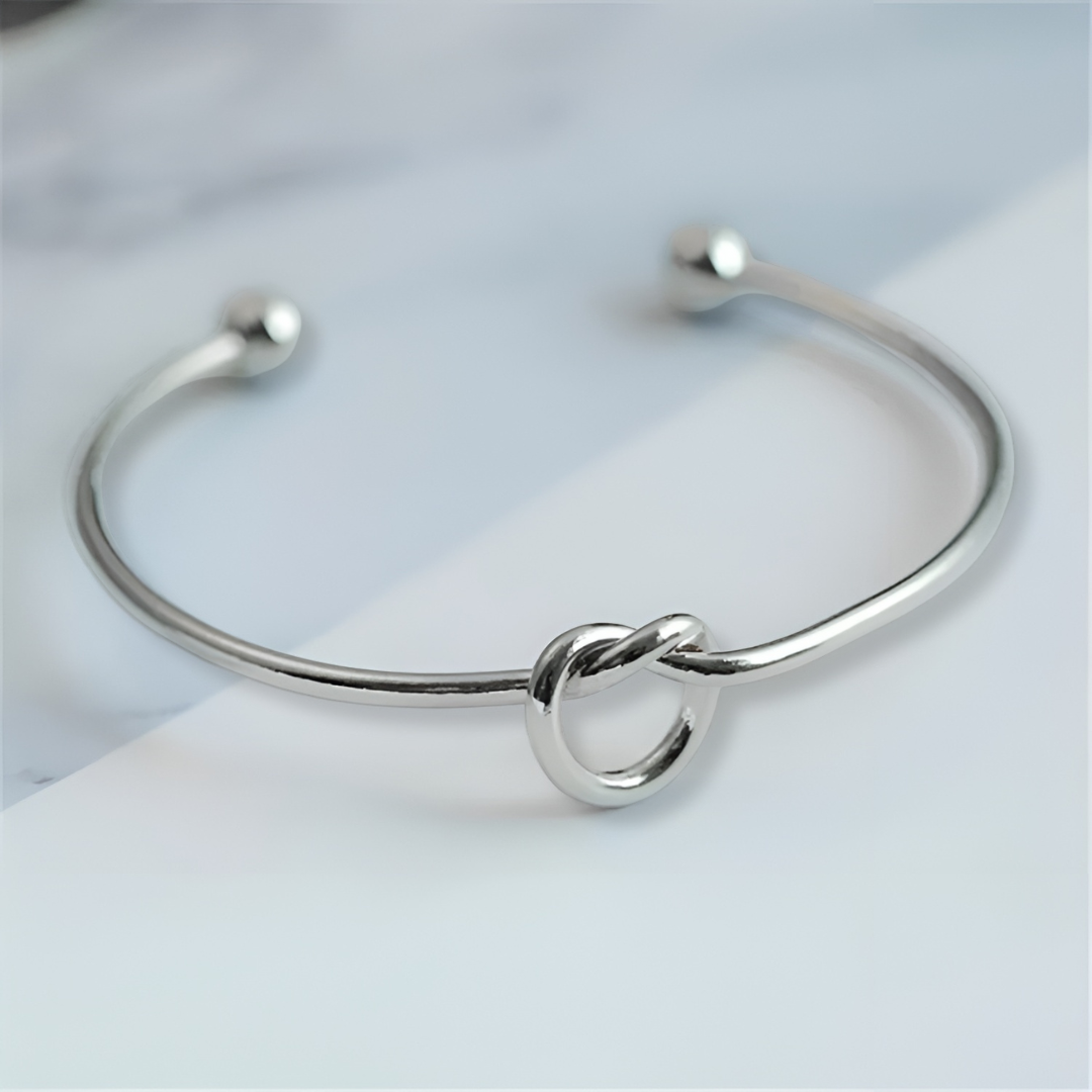 Bracelet doré avec détail nœud