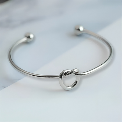 Bracelet doré avec détail nœud