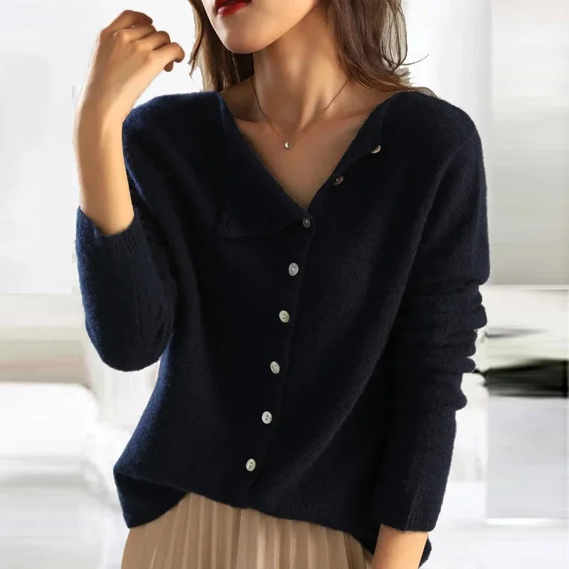 Élise | Pull en Maille Femme avec Boutonnage Asymétrique