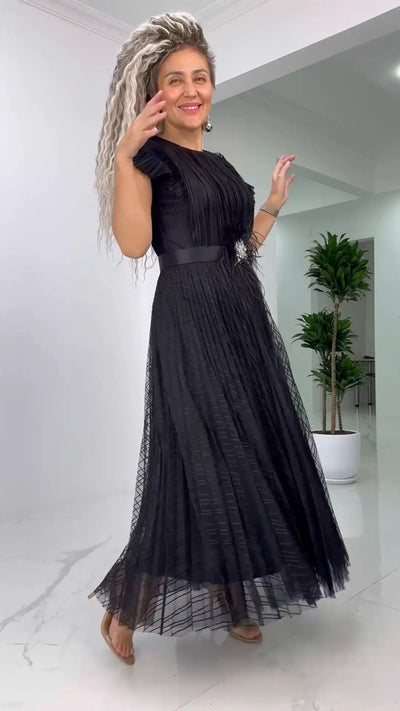 Milène | Robe midi plissée à broche en cristal