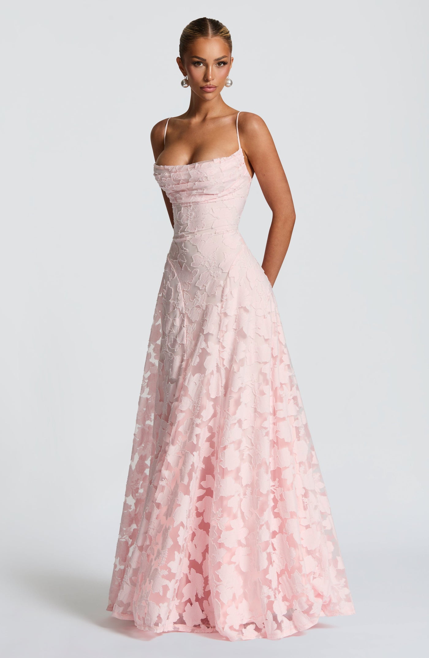 Valentine | Robe maxi à corset en dentelle